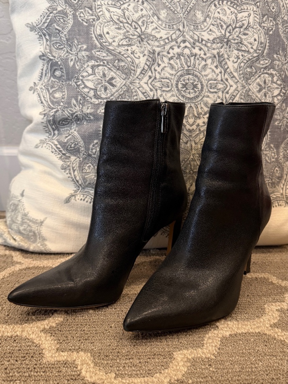Vince Camuto Black Pointed-Toe Ankle Boots – Size 6.5